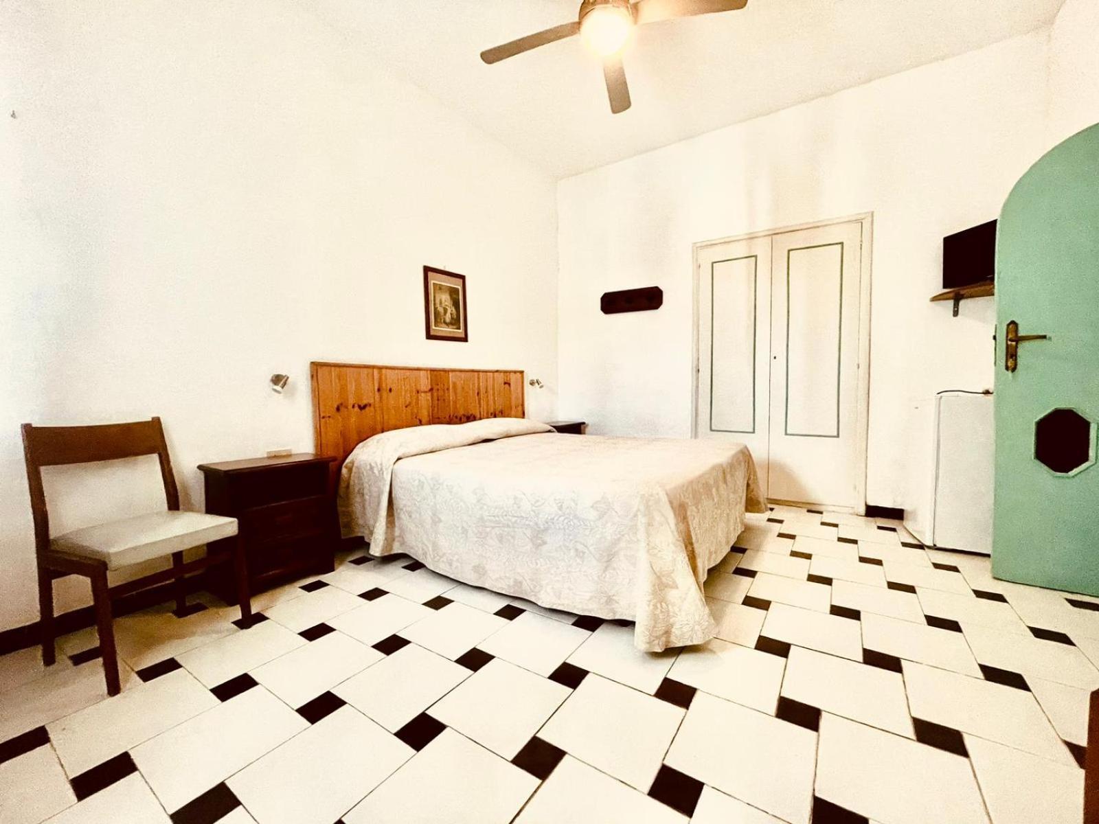B&B Giardini Di Iside E Osiride Казамиччола-Терме Экстерьер фото